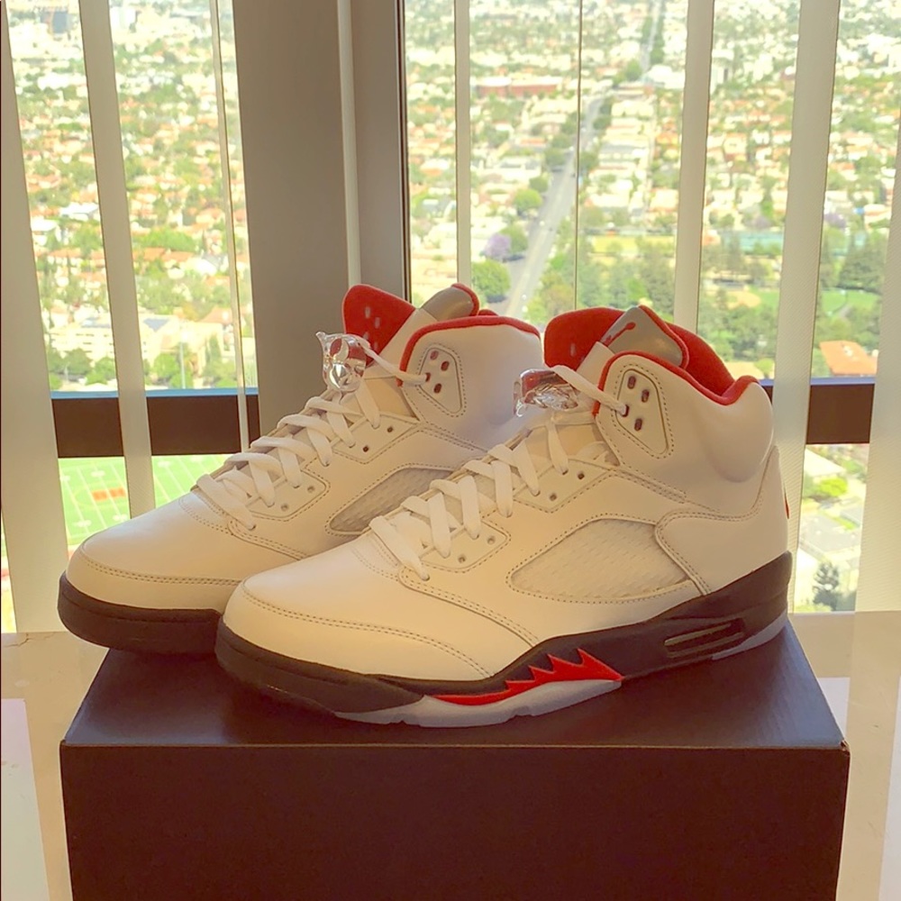 Air Jordan 5 retro fire red - size 10 NWT NIB